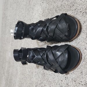 Chloe Black Leather Gladiator Wrap Around Criss Cross Sandal Size 38 (US 7.5-8)